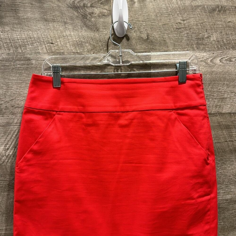 Ann Taylor NWOT Skirt with Pockets and side Zipper, no Slit. - Picture 2 of 8